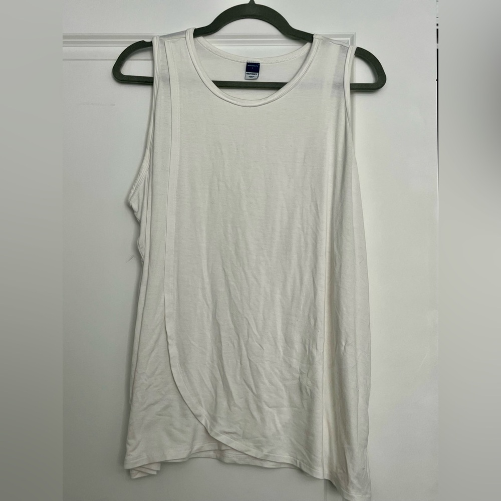 NWOT Old Navy White Maternity/Nursing Top (L)
